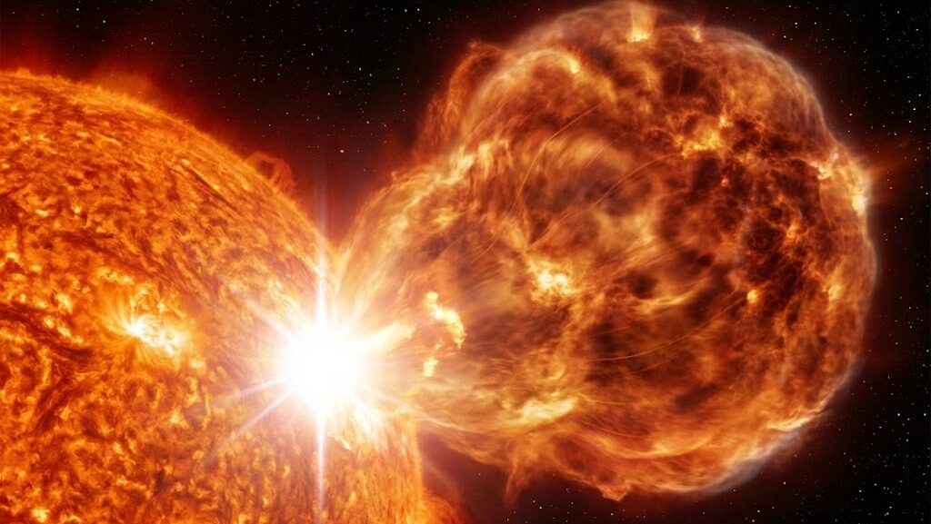 太陽から放たれる光のフラッシュと、ガスの噴出(CME)を対比した実写風のイメージ画像