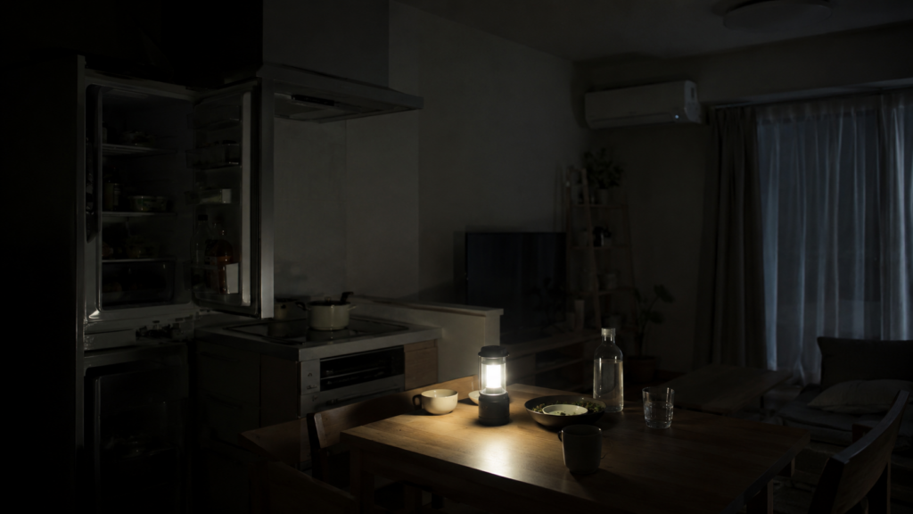 停電時に使えなくなる家電が並ぶ家